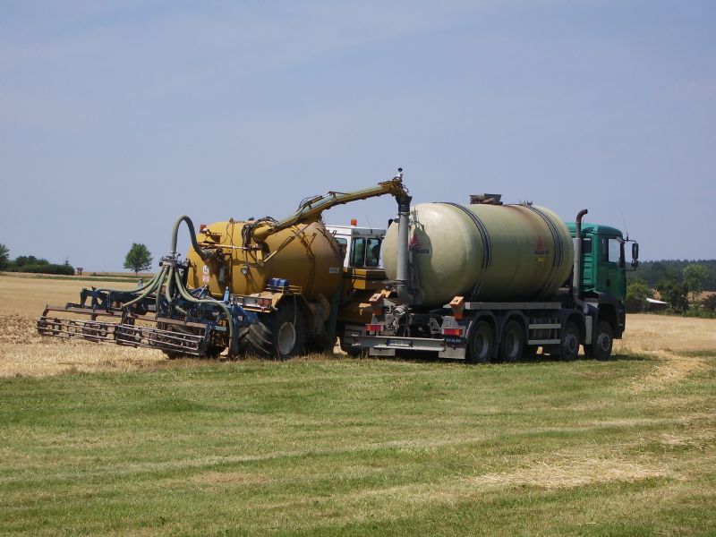 Terra Gator 2204 mit MAN TGA 35.410 01.jpg